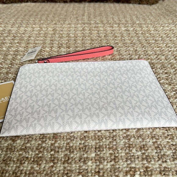 Michael Kors Jet Set Travel XL Zip Clutch Wristlet - Picture 9 of 16